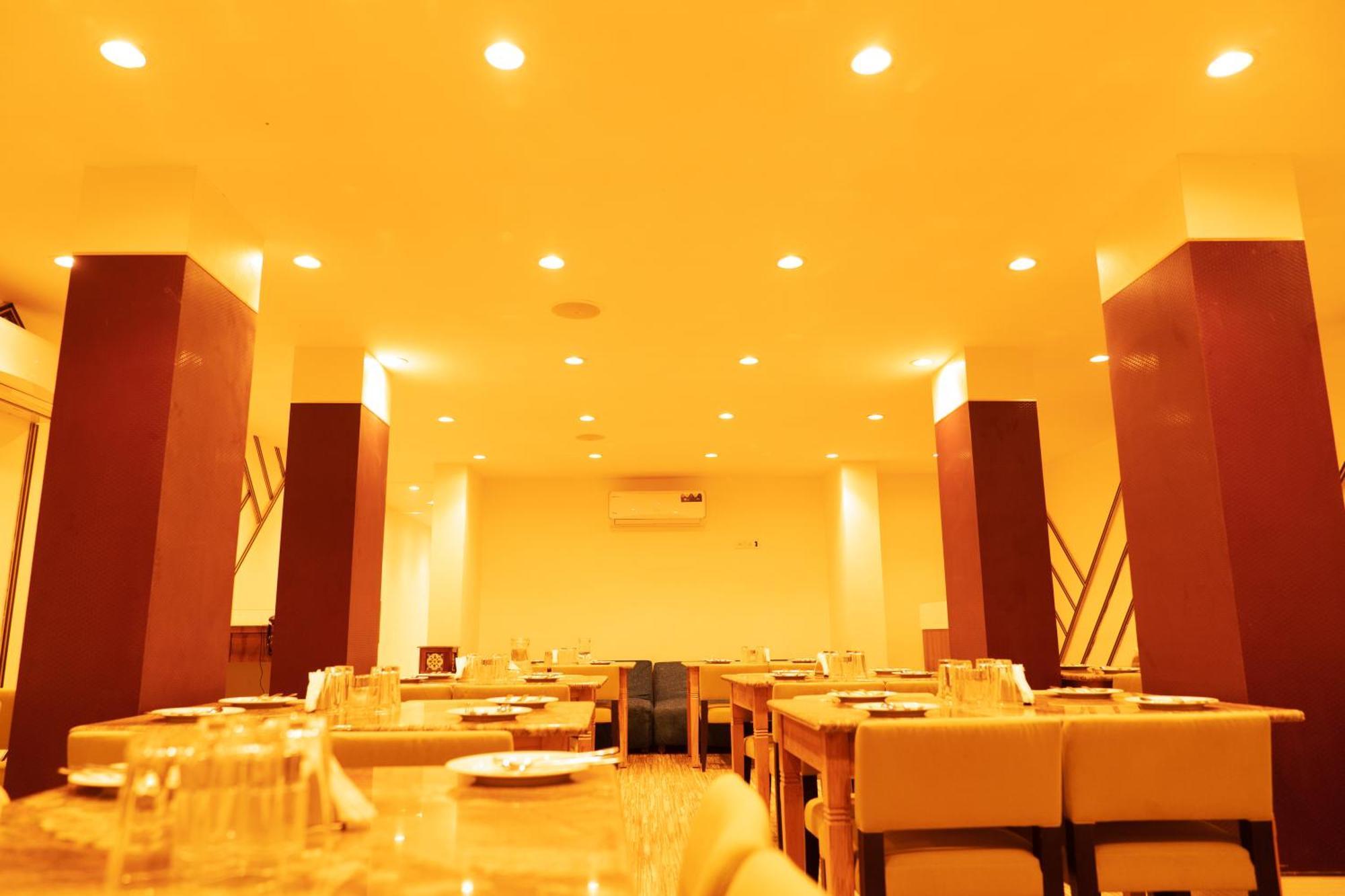 The Flamboyant Natraj Otel Bharuch Dış mekan fotoğraf