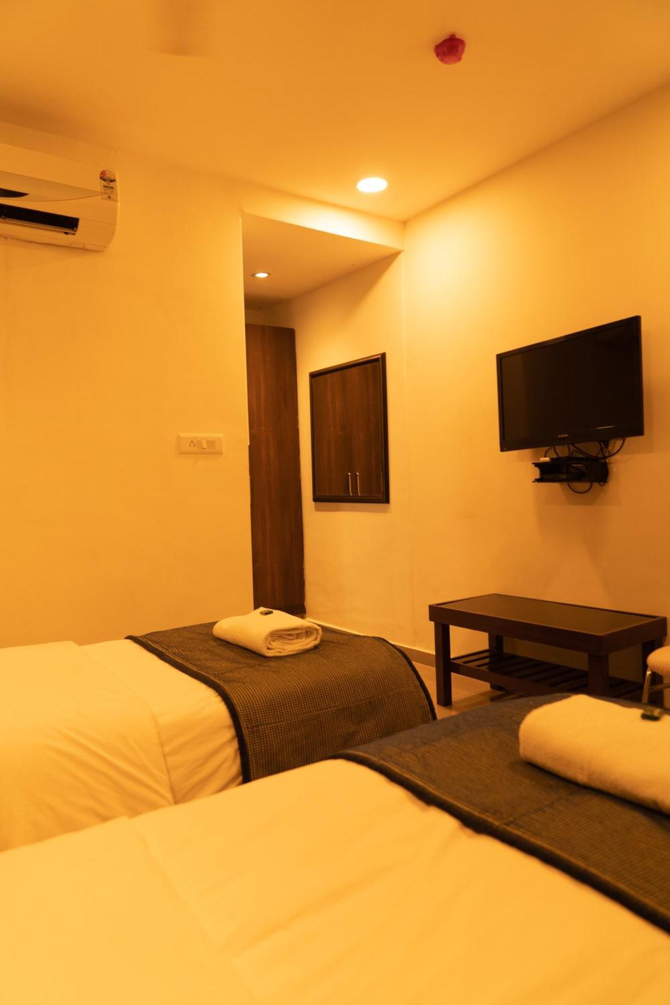 The Flamboyant Natraj Otel Bharuch Dış mekan fotoğraf