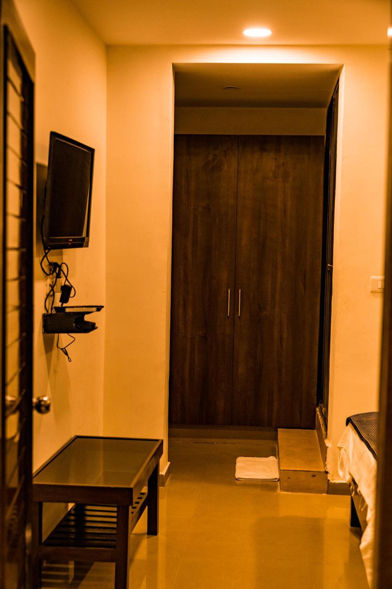 The Flamboyant Natraj Otel Bharuch Dış mekan fotoğraf