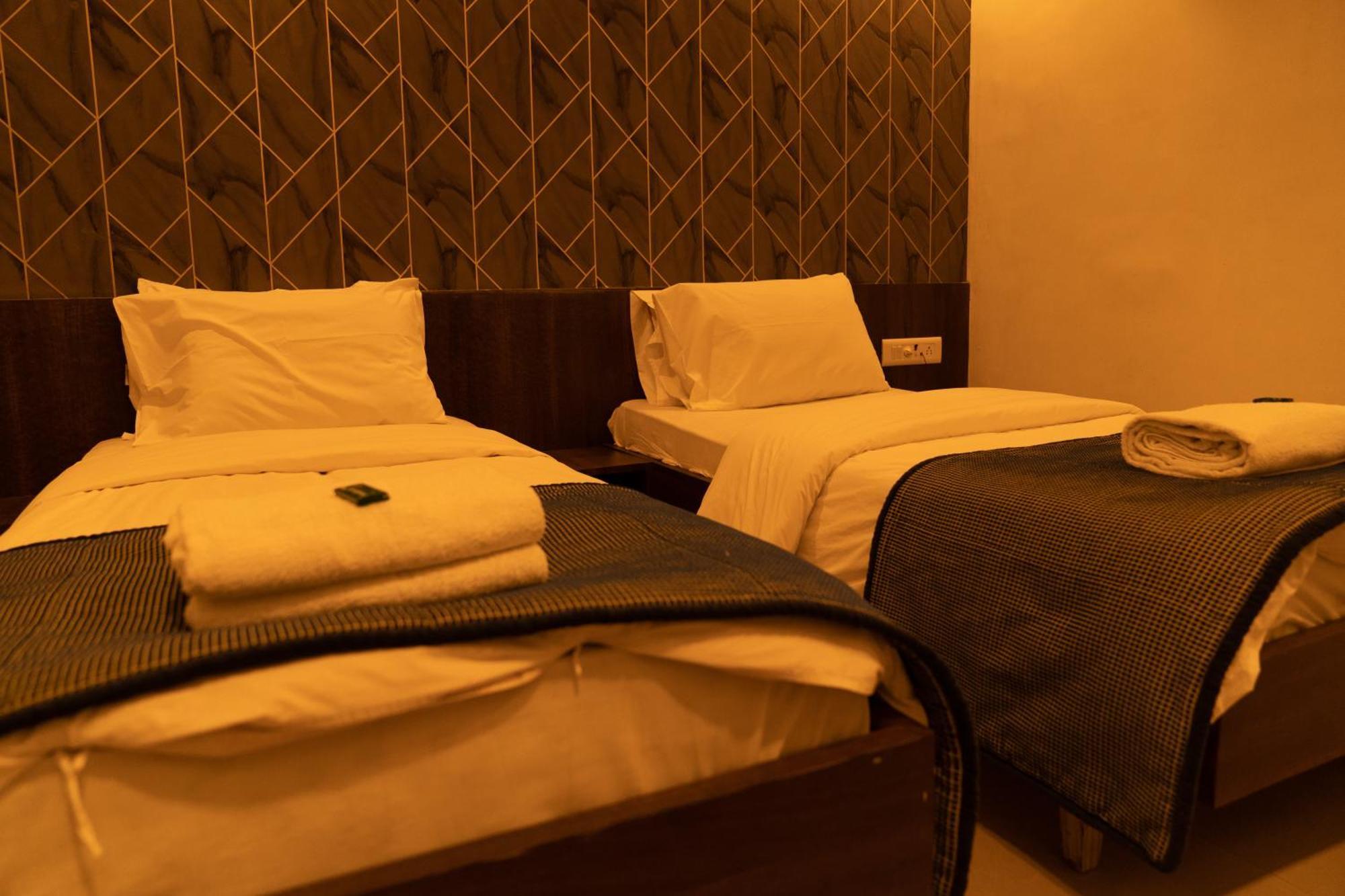 The Flamboyant Natraj Otel Bharuch Dış mekan fotoğraf