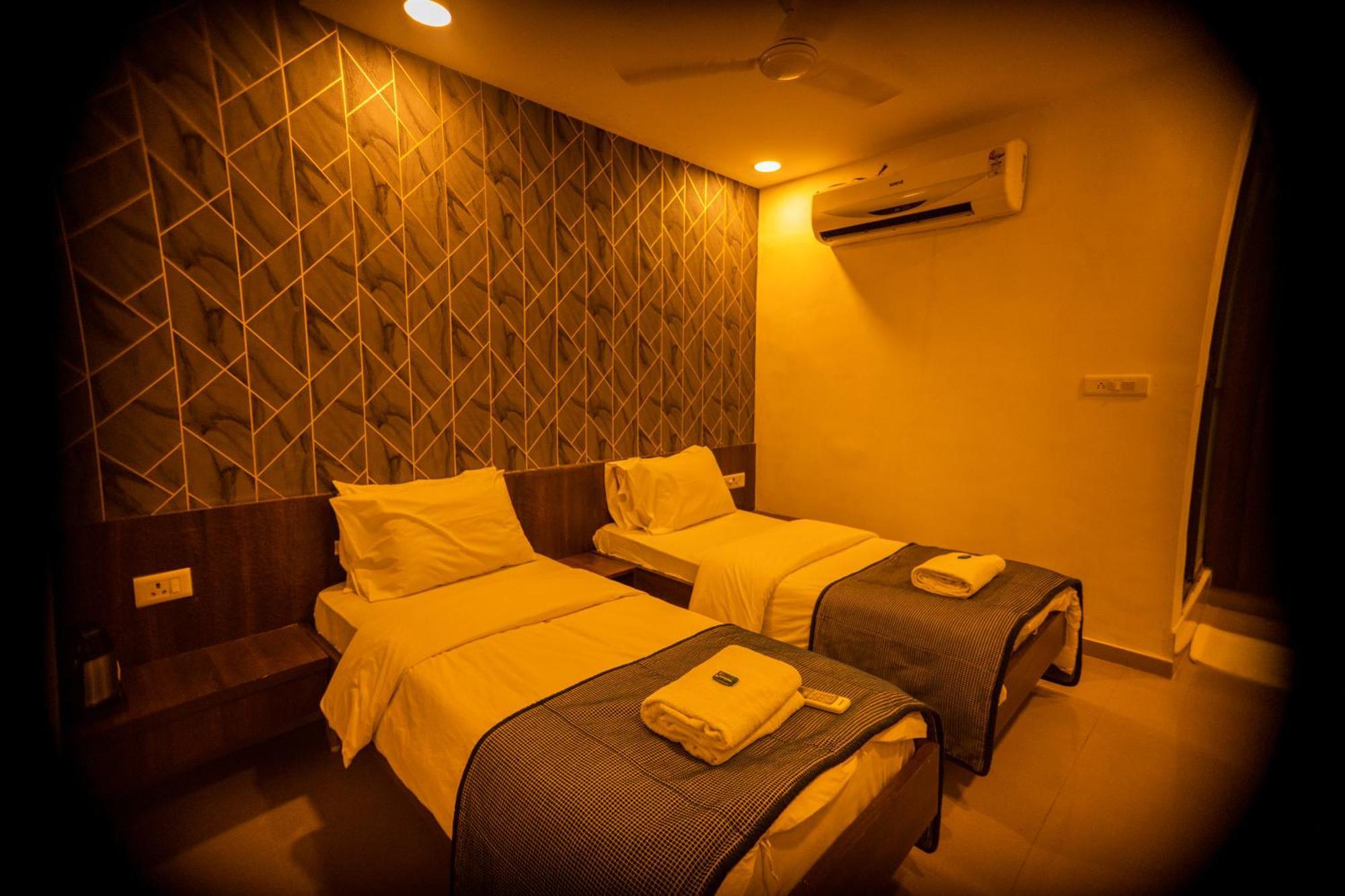 The Flamboyant Natraj Otel Bharuch Dış mekan fotoğraf