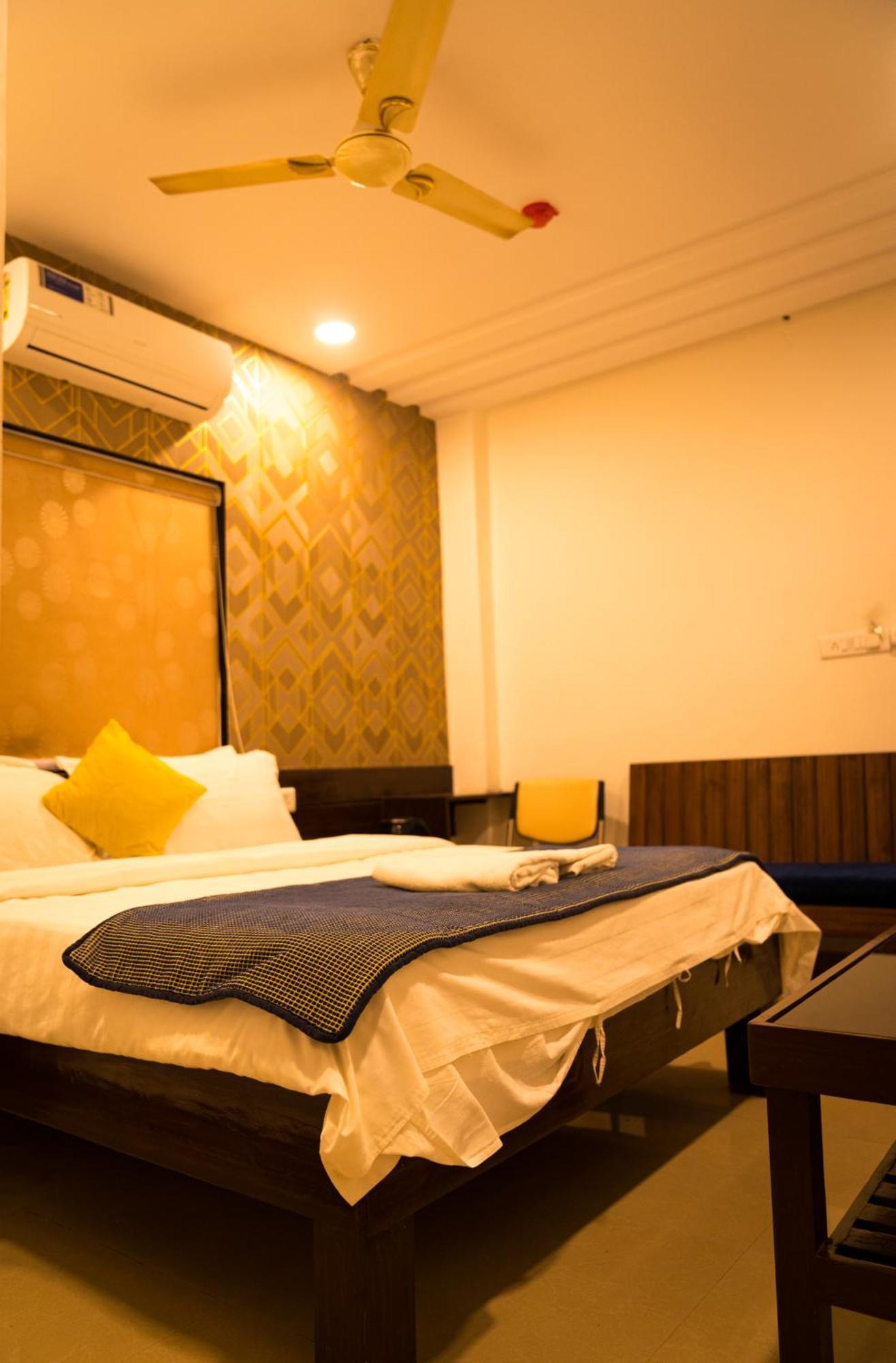 The Flamboyant Natraj Otel Bharuch Dış mekan fotoğraf