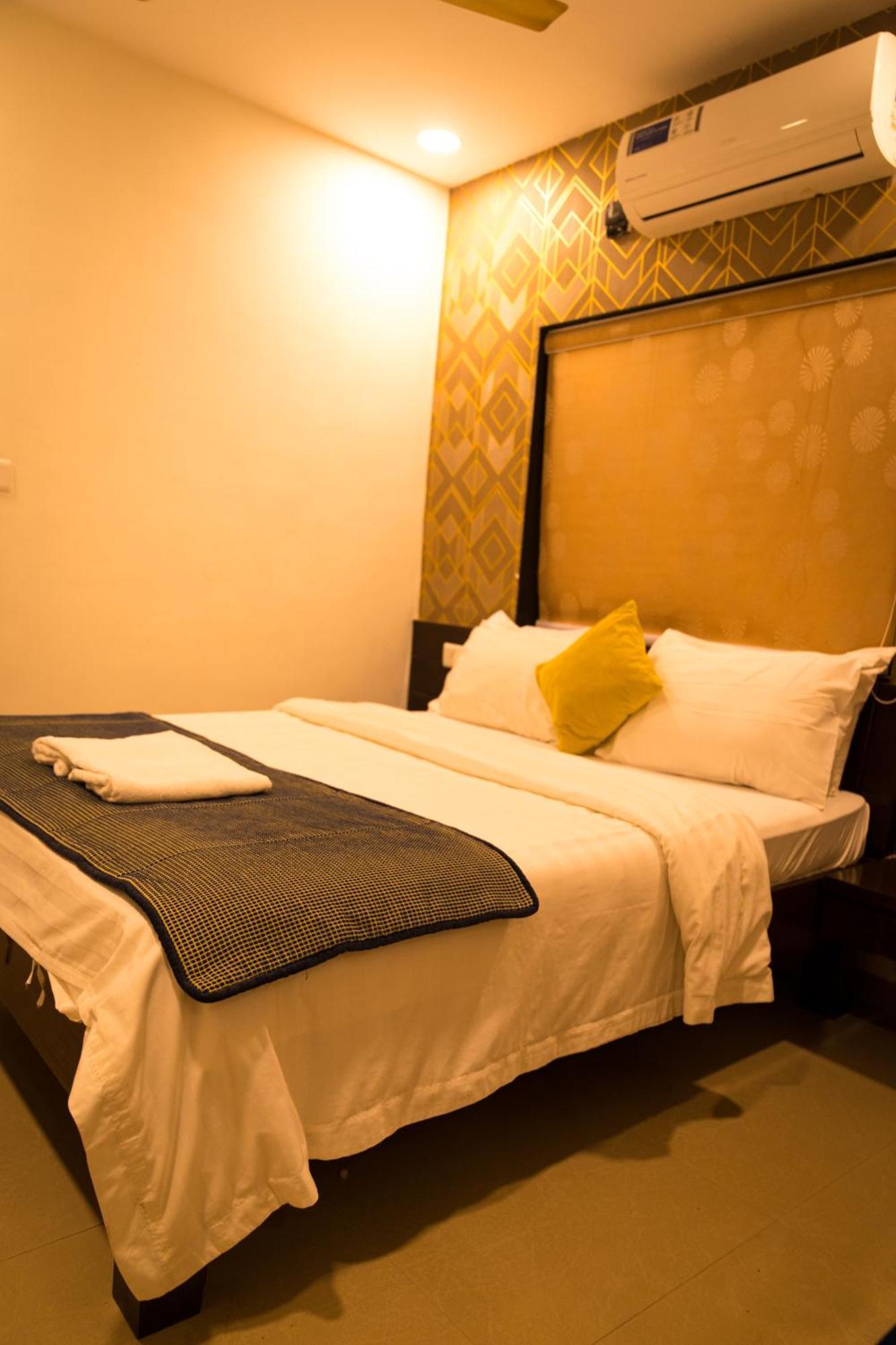 The Flamboyant Natraj Otel Bharuch Dış mekan fotoğraf